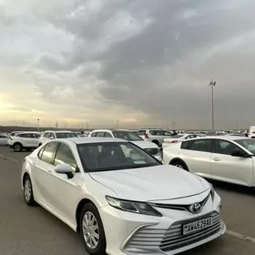 Toyota Camry 2021