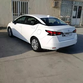 Nissan Versa 2020