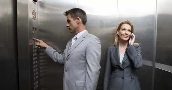 Liftde näme üçin dymylýar: alymlar ýapyk ýerde oňaýsyzlygyň sebäbini öwrendiler