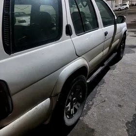 Nissan Pathfinder 2000