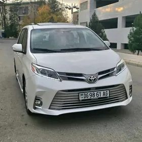 Toyota Sienna 2018
