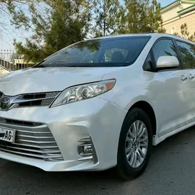 Toyota Sienna 2018
