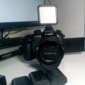 Lumix GH5