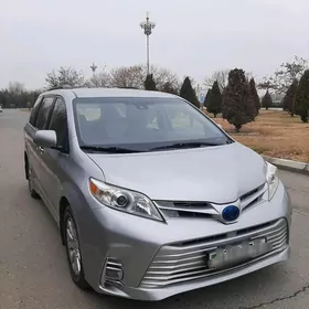 Toyota Sienna 2020