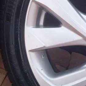 Diska pakryşka 225/45/17. диска