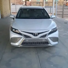Toyota Camry 2021