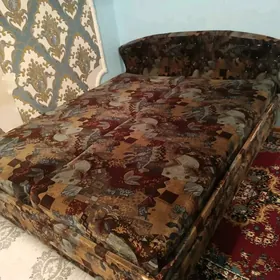 кровать двуспальная