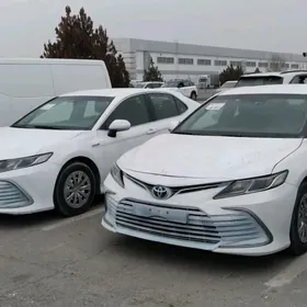 Toyota Camry 2021