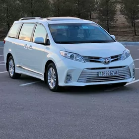 Toyota Sienna 2018