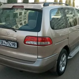 Toyota Sienna 2002