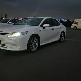 Toyota Camry 2021