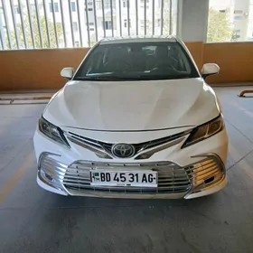 Toyota Camry 2021