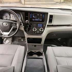 Toyota Sienna 2020