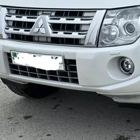 Mitsubishi Pajero 2013