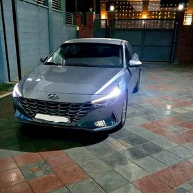 Hyundai Elantra 2022