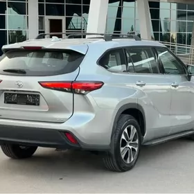 Toyota Highlander 2021