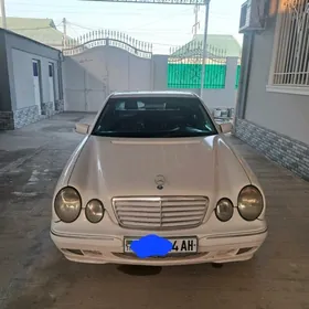 Mercedes-Benz E320 2001