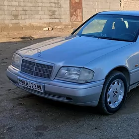 Mercedes-Benz E320 1995