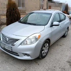 Nissan Versa 2013