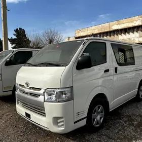 Toyota Hiace 2022