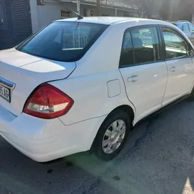 Nissan Versa 2010
