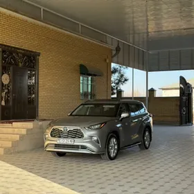 Toyota Highlander 2021