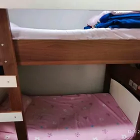 Двухэтажный кровать