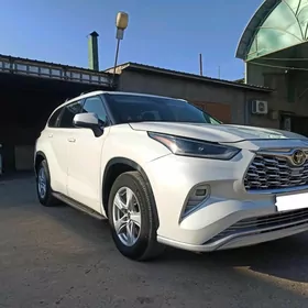 Toyota Highlander 2021