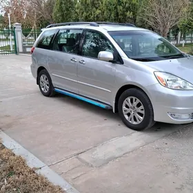 Toyota Sienna 2004