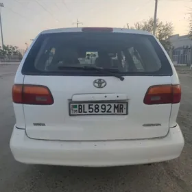 Toyota Sienna 1999