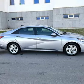 Hyundai Elantra 2022