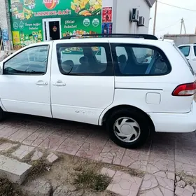 Toyota Sienna 2002