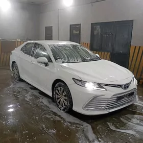 Toyota Camry Hybrid 2021