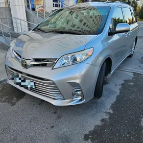 Toyota Sienna 2019
