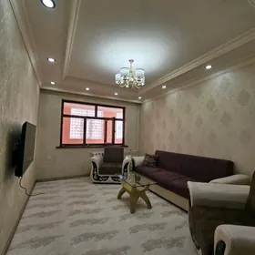 10 мкр 2 комнатная 1 этаж