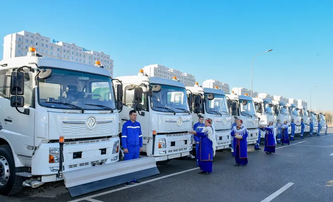 Aşgabadyň jemagat hojalygy gulluklaryna 194 sany täze awtotehnika gelip gowuşdy