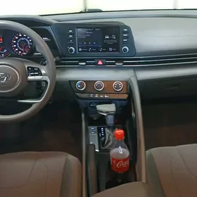 Hyundai Elantra 2021