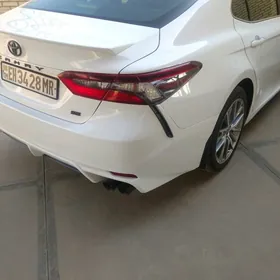 Toyota Camry 2021