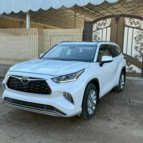 Toyota Highlander 2021