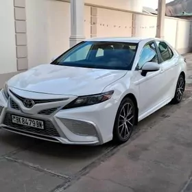 Toyota Camry 2021