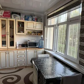 30мкр 2ком 1 этаж дворик срочн