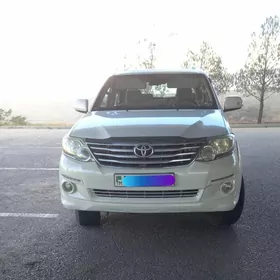 Toyota Fortuner 2012