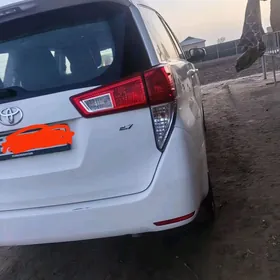 Toyota Innova 2020