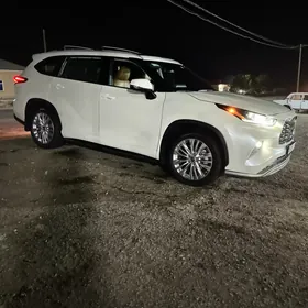 Toyota Highlander 2022