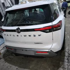 Nissan Pathfinder 2024