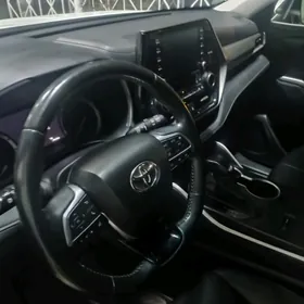 Toyota Highlander 2020