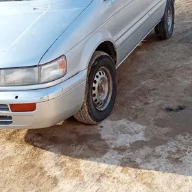 Mitsubishi Chariot 1993