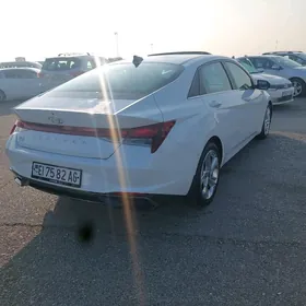 Hyundai Elantra 2022