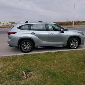 Toyota Highlander 2021