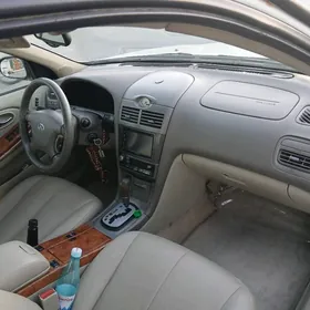 Infiniti J 2001